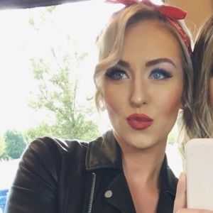 Meet your Posher, Casey